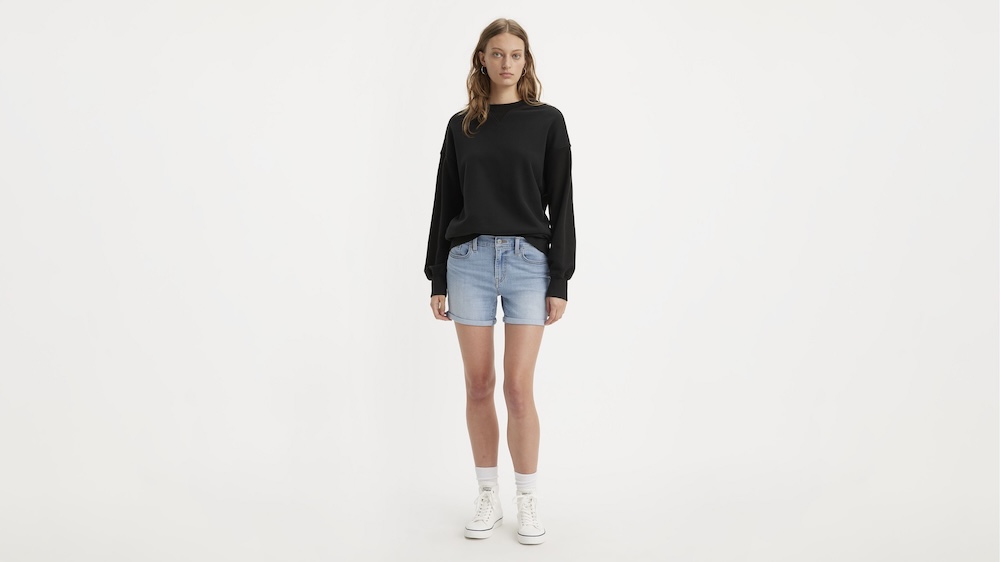 Short jeans mi-long mi-taille