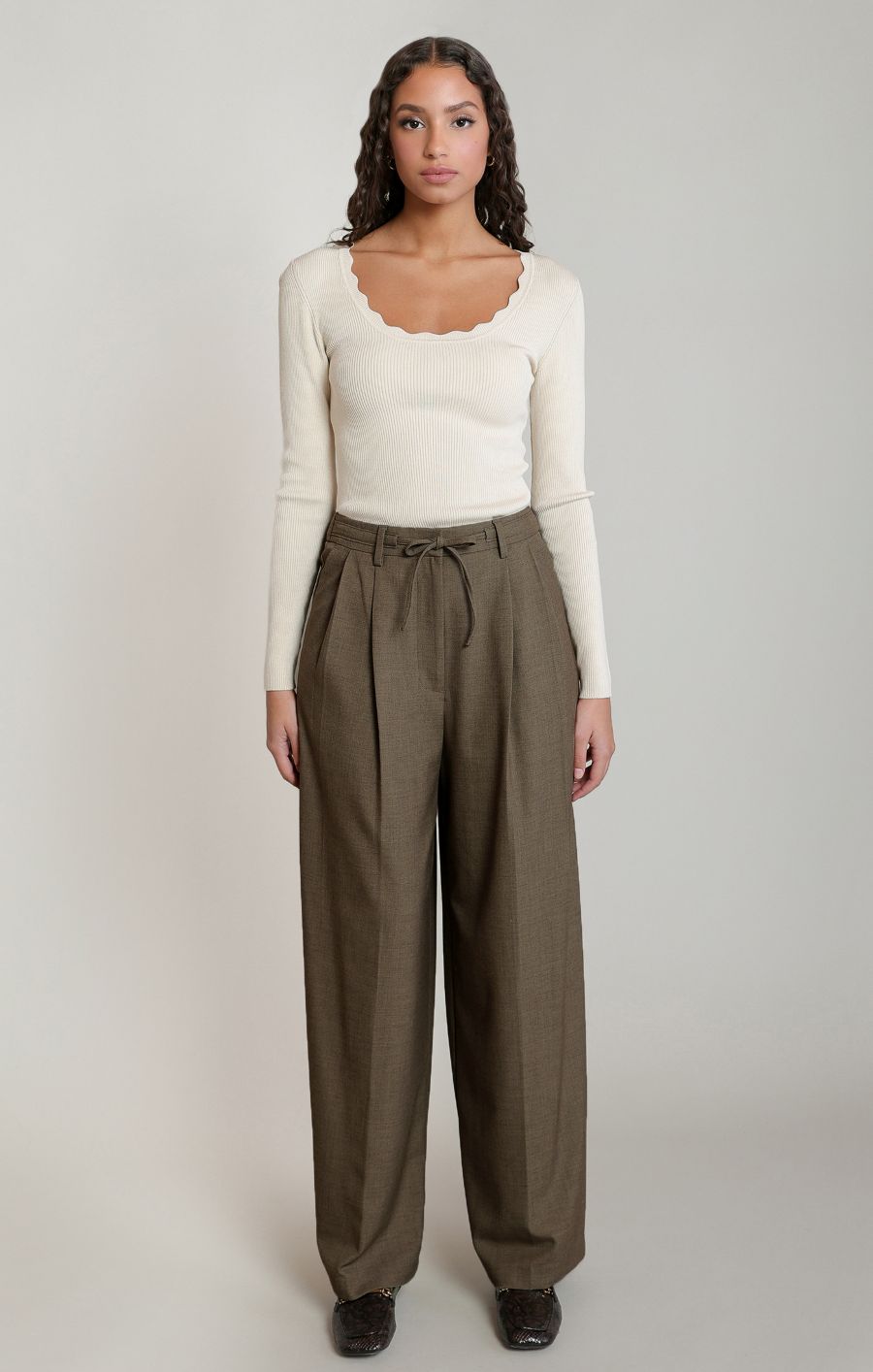 Pantalon à plis et cordon à la taille - 2822714 D - Dex