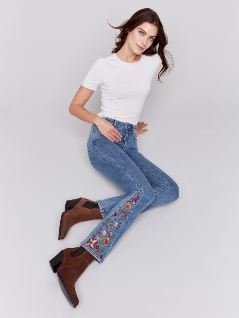 Jeans flare broderie bas