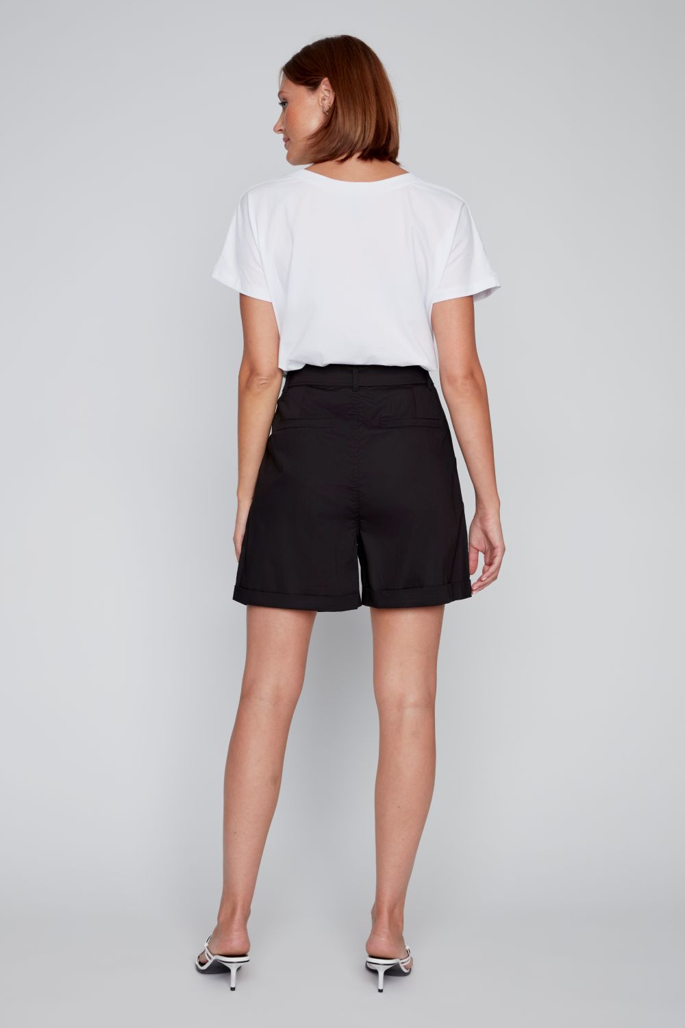 Short avec ceinture nouée