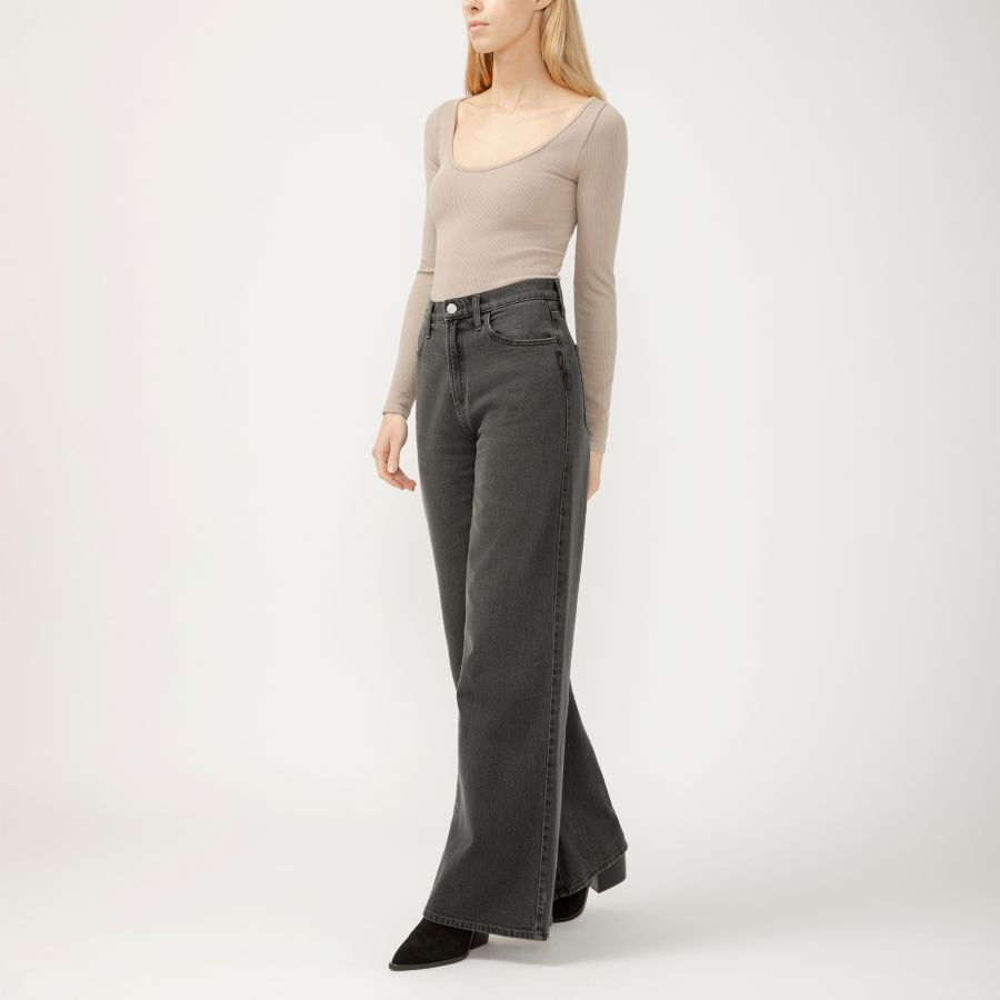 Jean taille haute à jambes ultra larges très recherché