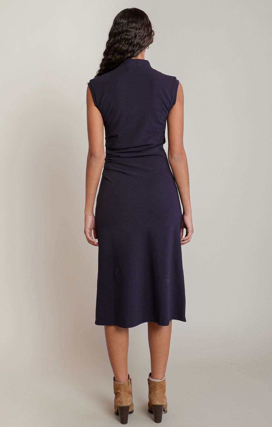 Robe chic col montant