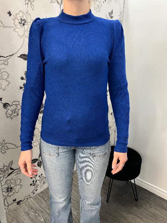 Chandail tricot col montant épaule bouffante