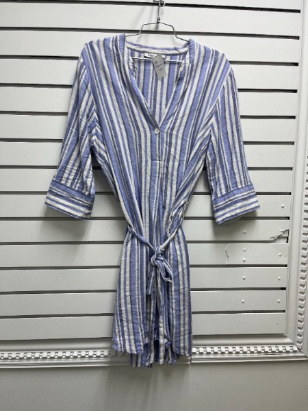 Robe courte manche 3/4 taille ajustée