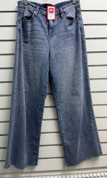 Jeans taille haute longueur cheville jambe large bas effiloché