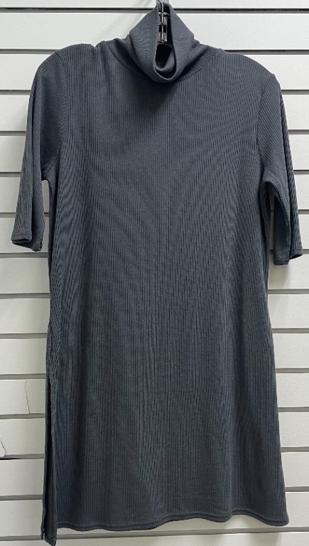 Robe courte manche 3/4 col roulé