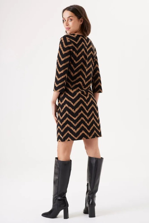 ROBE COURTE ZIG ZAG BOUTONS EPAULES