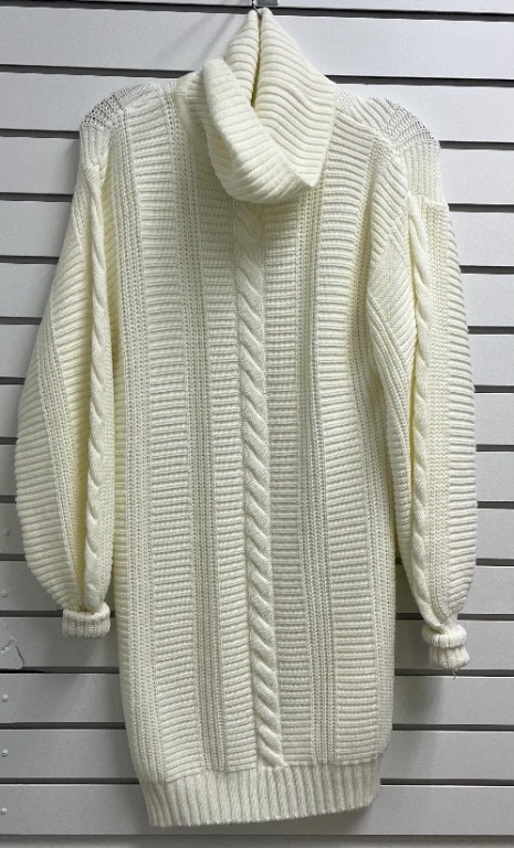 Robe tricot mi-longue col roulé 