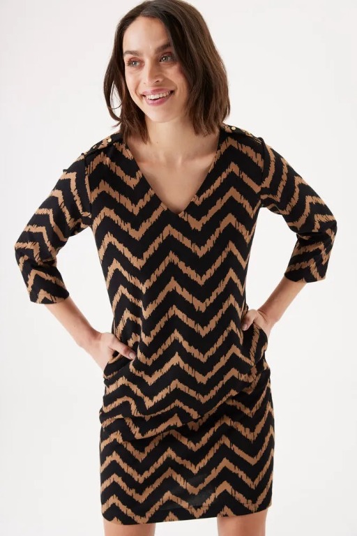ROBE COURTE ZIG ZAG BOUTONS EPAULES
