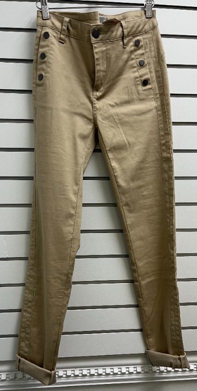 Jeans taille haute coupe ajustée boutons aux poches