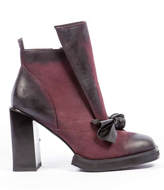 BOTTE COURTE TALON CARRE BOUCLE DEVANT